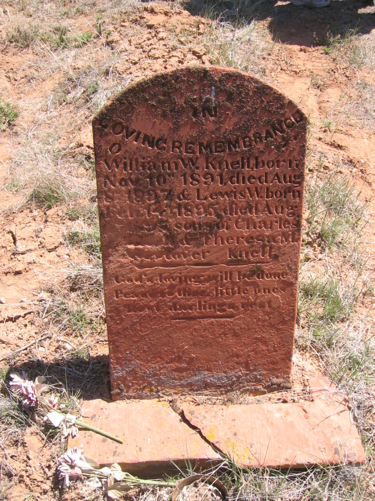 Photo of a headstone at the Pinto Cemetery