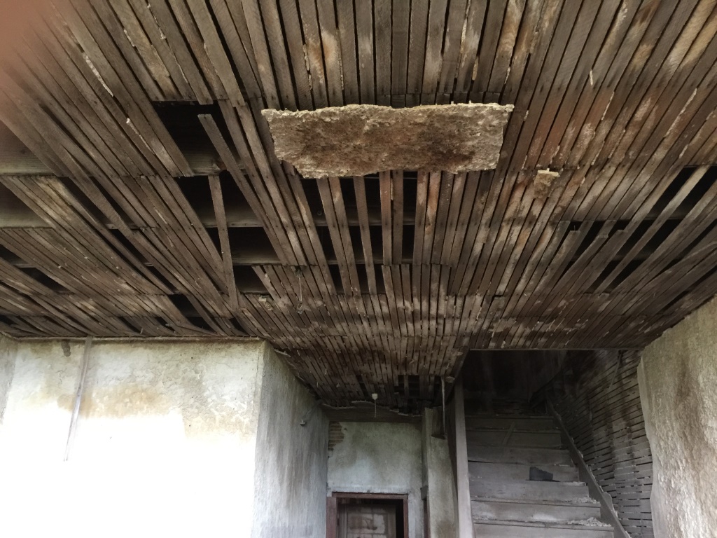Lath ceiling on the first floor of the ruins of the old hotel in Modena