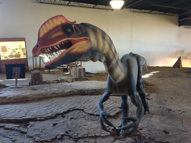 Model of a dinosaur at the Dinosaur Tracks Museum